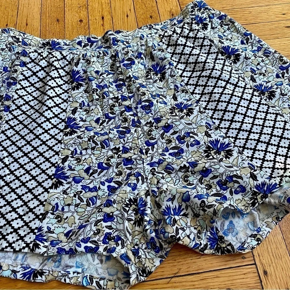 Valija Floral Print Elastic Waist Shorts - Picture 2 of 8